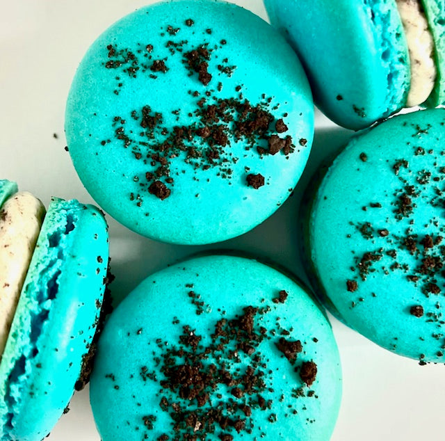 Cookies & Cream Macarons